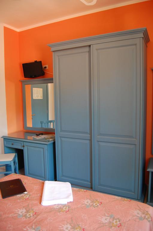 Hotel Villa Ombrosa Portoferraio Room photo