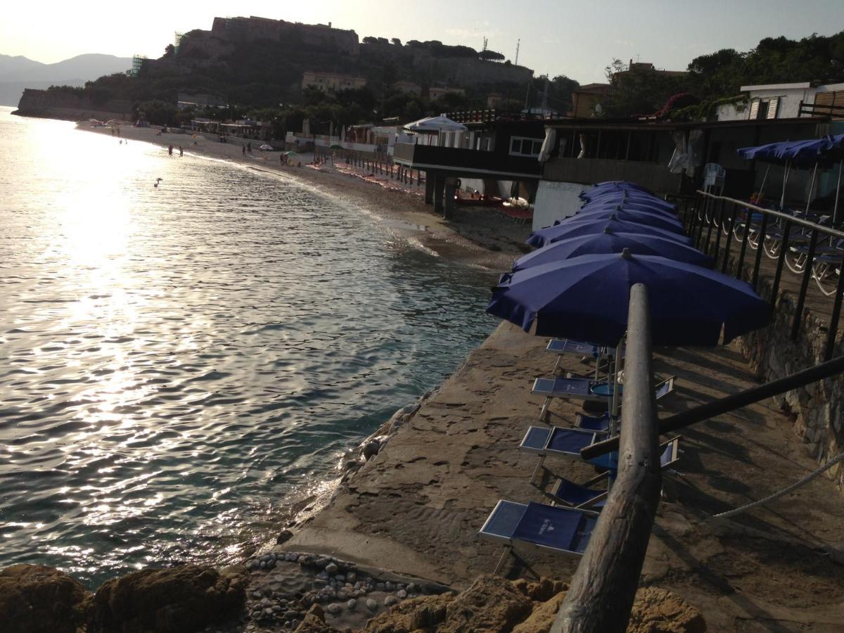 Hotel Villa Ombrosa Portoferraio Exterior photo