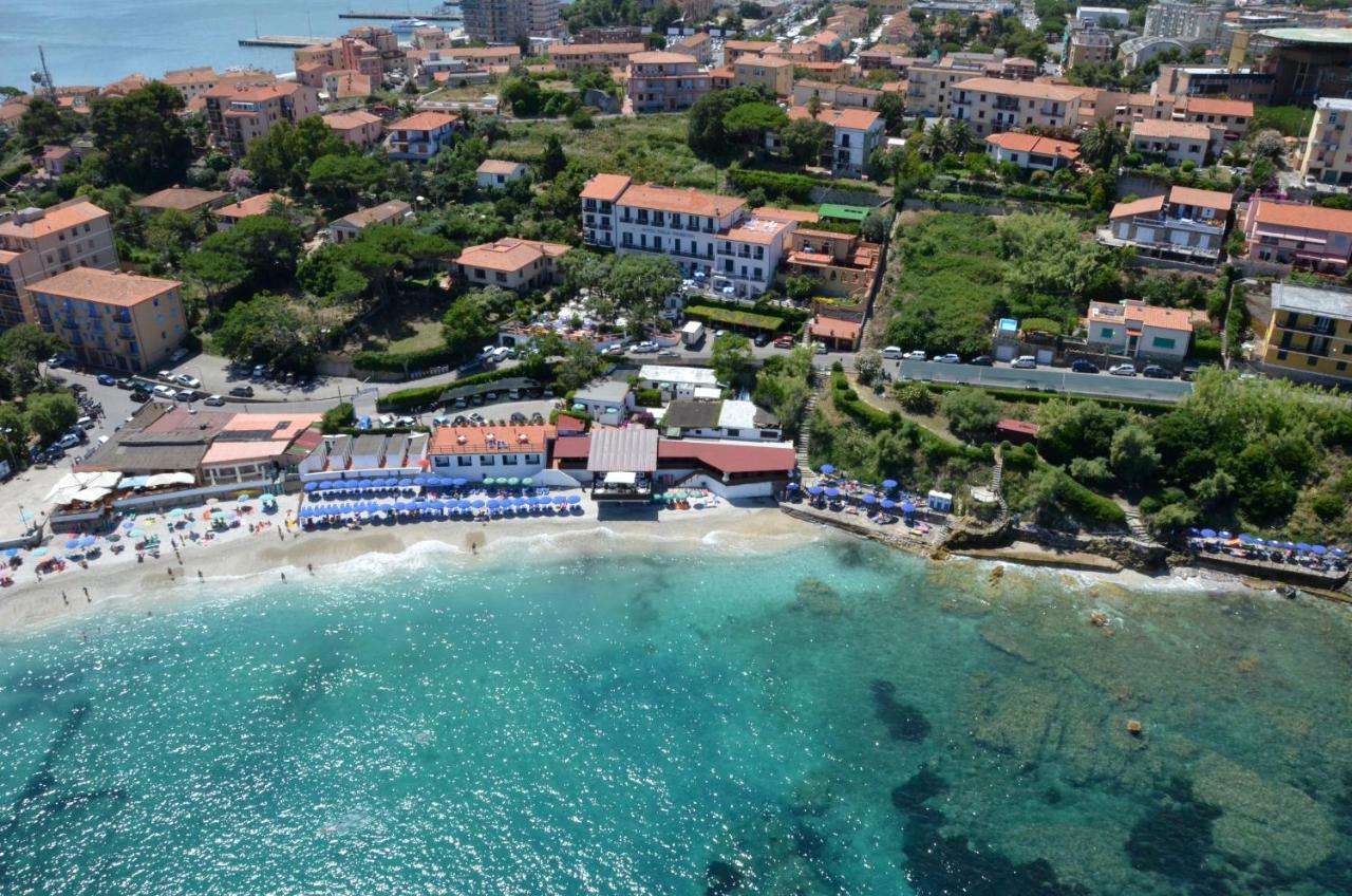 Hotel Villa Ombrosa Portoferraio Exterior photo
