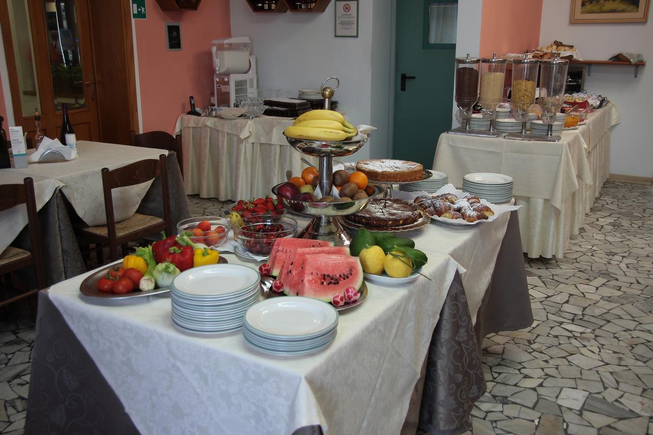 Hotel Villa Ombrosa Portoferraio Room photo