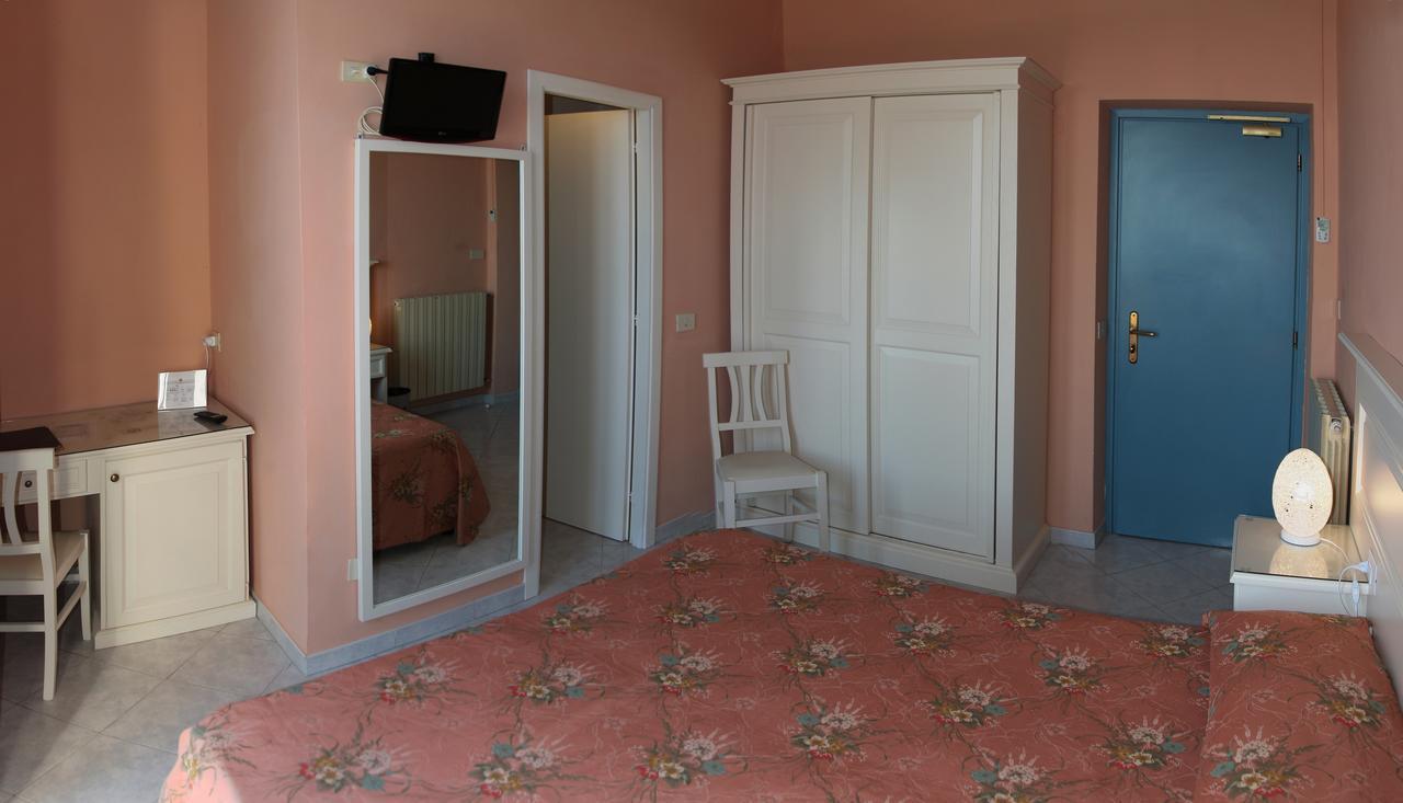 Hotel Villa Ombrosa Portoferraio Exterior photo