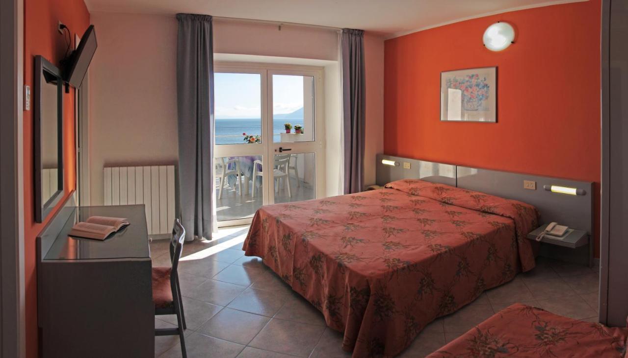 Hotel Villa Ombrosa Portoferraio Room photo